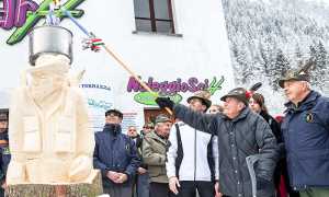 Armando revel accende la fiamma ai Campionati Sci Alpini 02.2017 F 0594