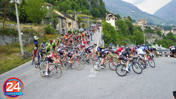 Tanti appassionati sulle strade ossolane per il Tour De Suisse. Fotogallery