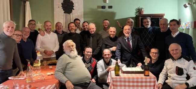 FESTEGGIATI CON COLLEGHI E AMICI