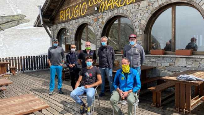 Filippo Ganna con la delegazione ai 2800 mt del rifugioMaroli