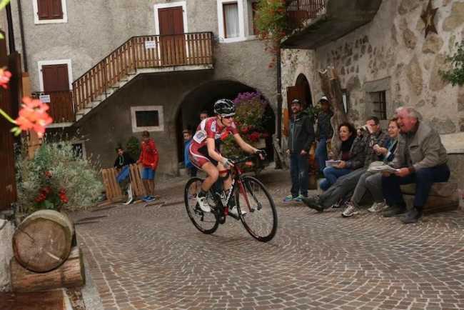 Francesca Barale in azione alla crono del Bleggio