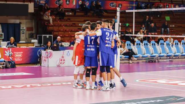 volley novara abbraccio foto